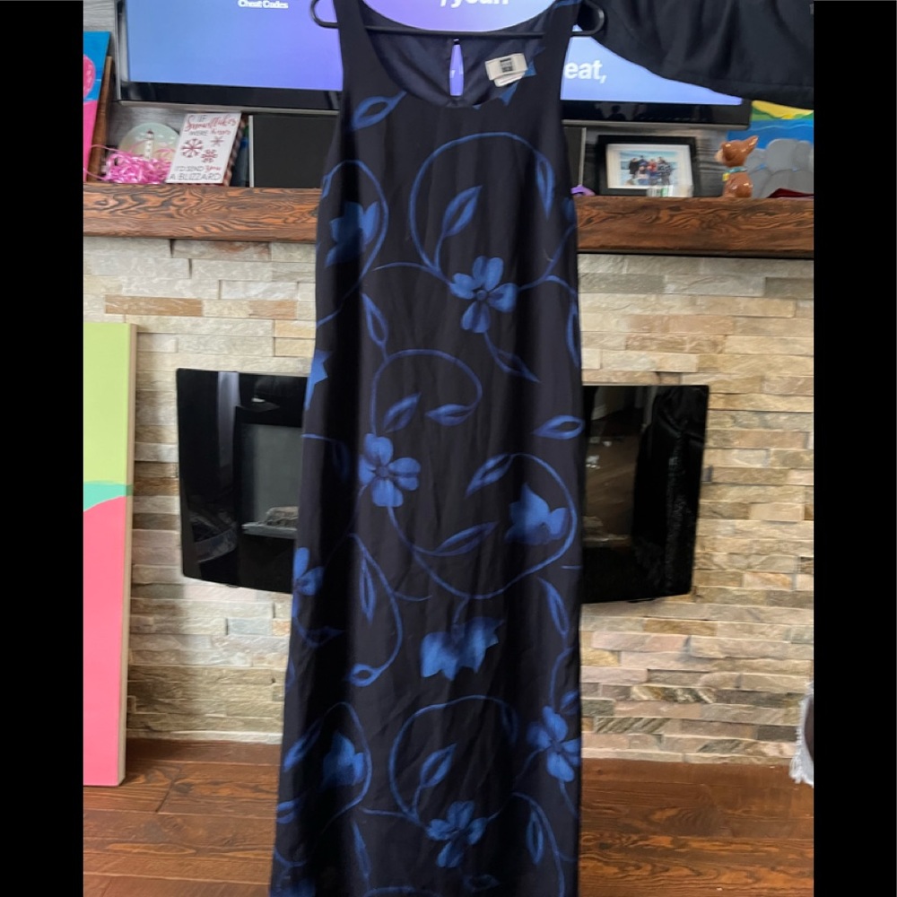Long fitted floral dress, beautiful color and pattern
